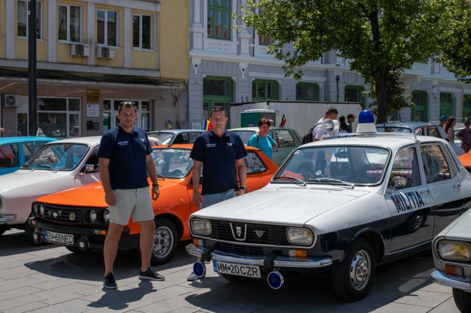„Sunt mașinile cu care mulți dintre noi au mers în prima vacanță”. Expoziție cu Dacia din perioada comunistă, la Vaslui 1076243