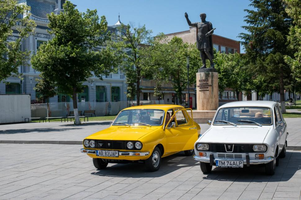 „Sunt mașinile cu care mulți dintre noi au mers în prima vacanță”. Expoziție cu Dacia din perioada comunistă, la Vaslui 1076244