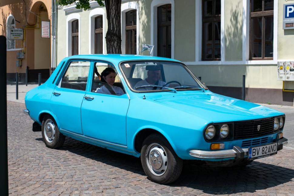 „Sunt mașinile cu care mulți dintre noi au mers în prima vacanță”. Expoziție cu Dacia din perioada comunistă, la Vaslui 1076246