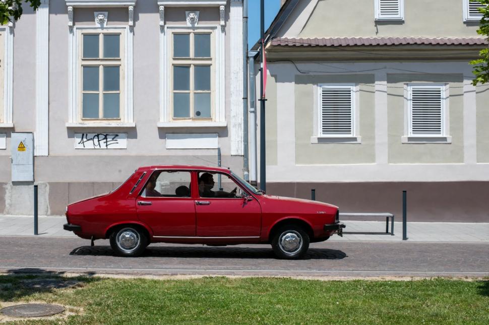 „Sunt mașinile cu care mulți dintre noi au mers în prima vacanță”. Expoziție cu Dacia din perioada comunistă, la Vaslui 1076248