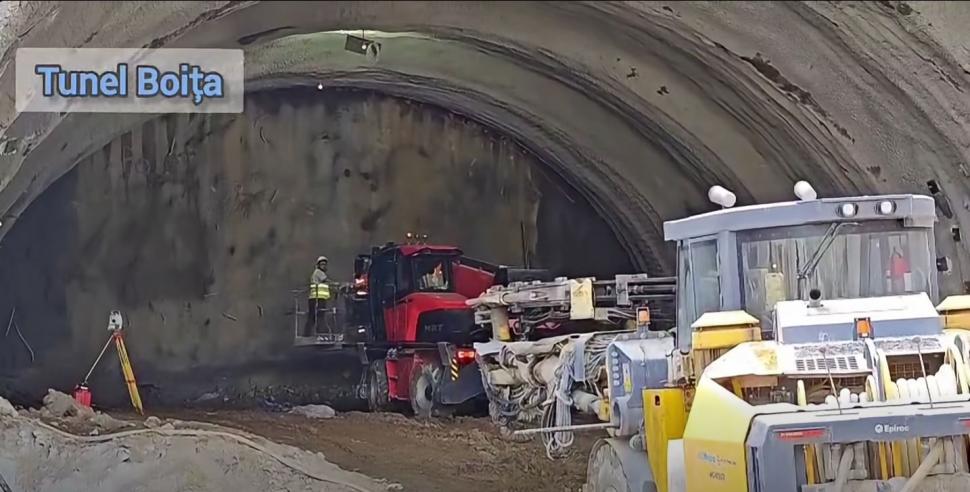 Avansează lucrările pe Autostrada Sibiu-Pitești. Al treilea tunel de la Boița-Cornetu, în execuție. Cele mai noi imagini de pe șantier 1076636