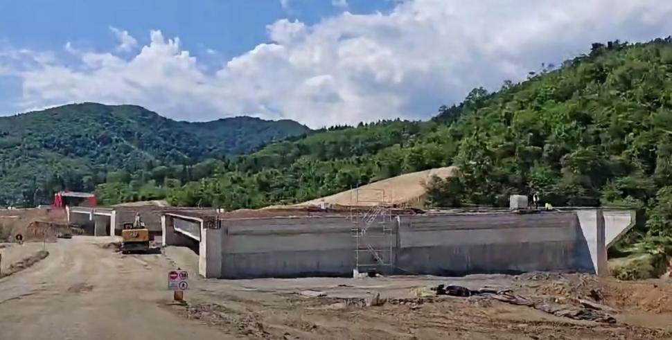 Avansează lucrările pe Autostrada Sibiu-Pitești. Al treilea tunel de la Boița-Cornetu, în execuție. Cele mai noi imagini de pe șantier 1076644