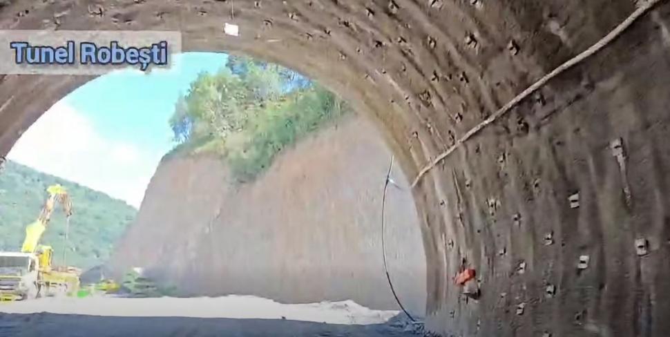 Avansează lucrările pe Autostrada Sibiu-Pitești. Al treilea tunel de la Boița-Cornetu, în execuție. Cele mai noi imagini de pe șantier 1076648