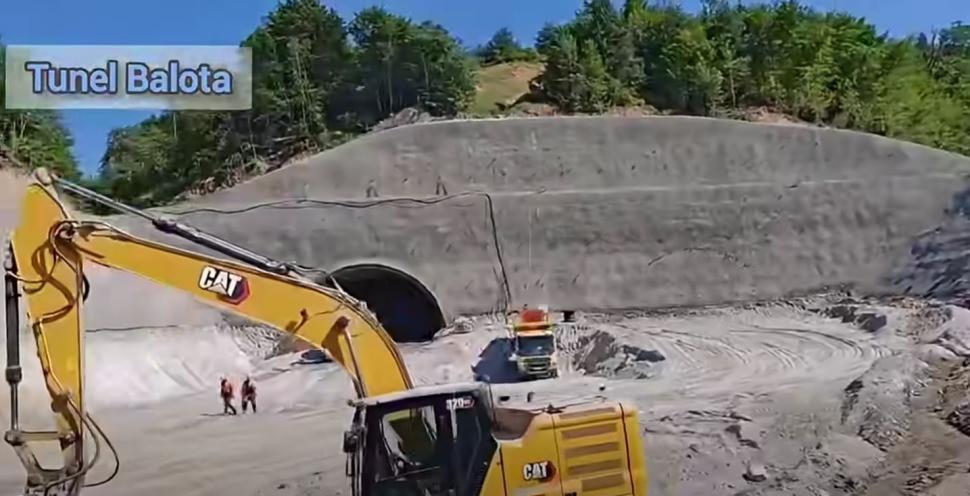 Avansează lucrările pe Autostrada Sibiu-Pitești. Al treilea tunel de la Boița-Cornetu, în execuție. Cele mai noi imagini de pe șantier 1076660