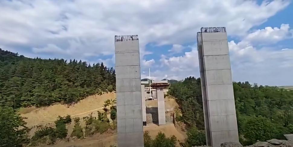 Avansează lucrările pe Autostrada Sibiu-Pitești. Al treilea tunel de la Boița-Cornetu, în execuție. Cele mai noi imagini de pe șantier 1076666