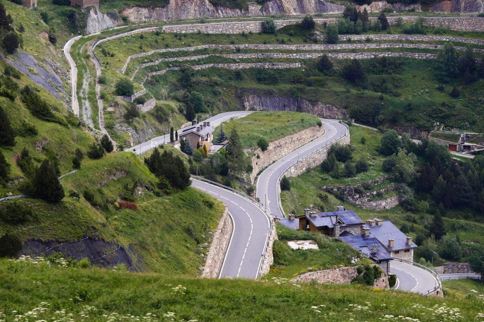 Țara europeană care seamnă izbitor cu Elveția, dar puțini turiști știu de ea. Destinația care îi roagă pe turiști să o viziteze 1075074
