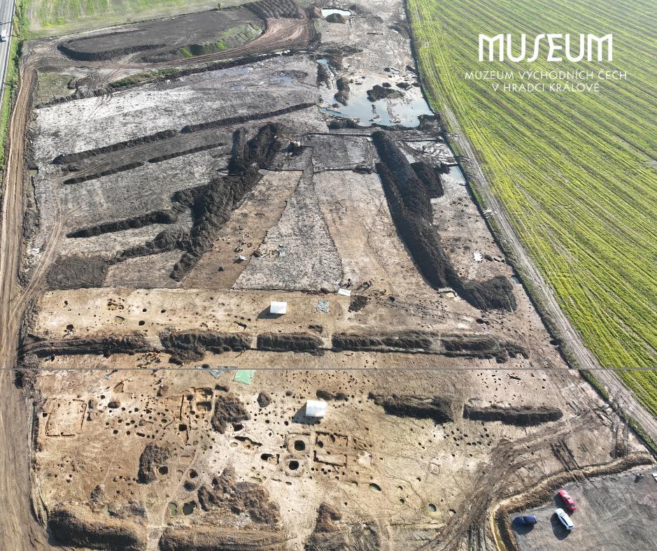 Câţiva muncitori au descoperit monede de aur și alte artefacte rare îngropate de secole sub traseul unei viitoare autostrăzi, în Cehia 1077135