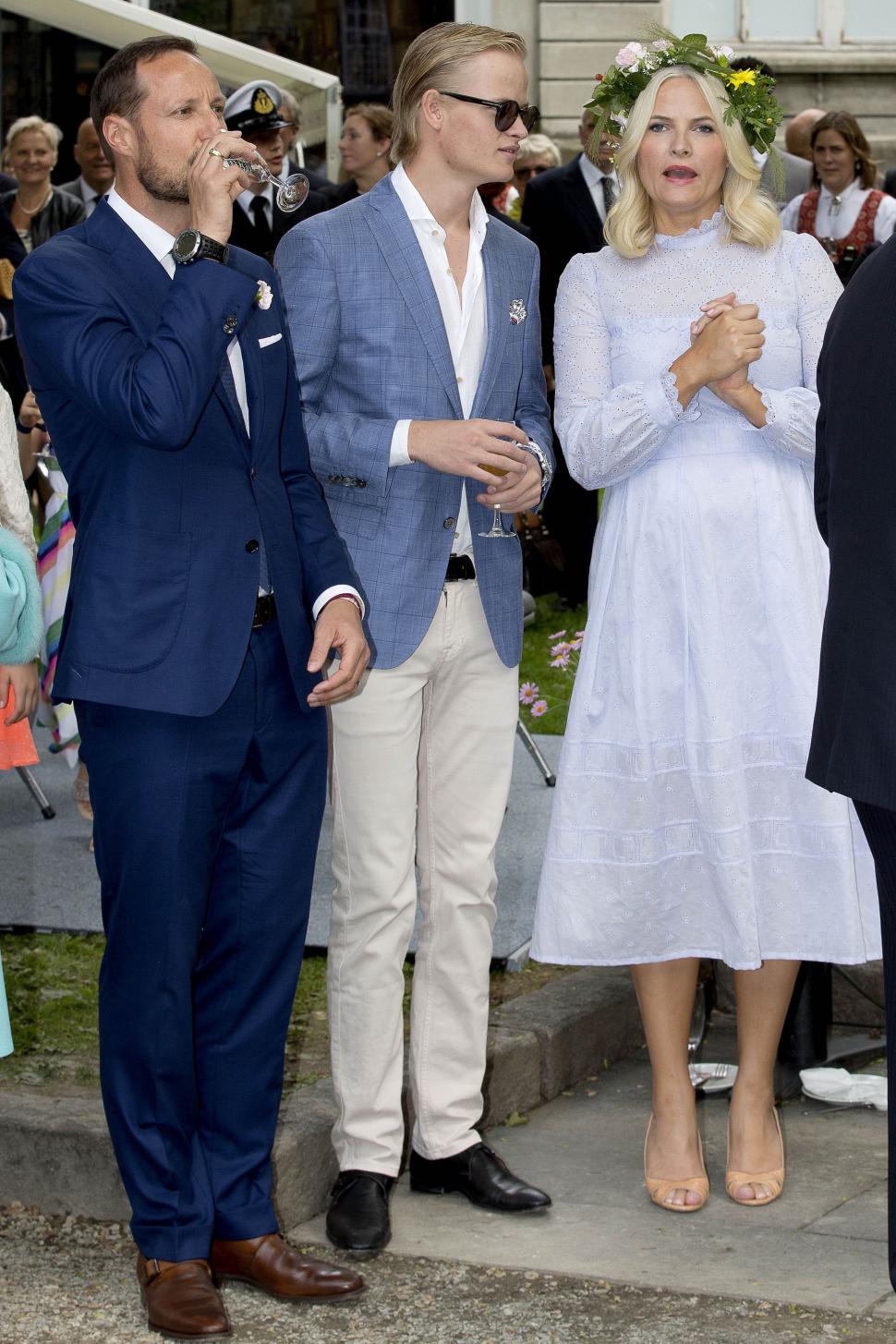Fiul prințesei moștenitoare a Norvegiei a fost condamnat la 4 ani de închisoare pentru viol, chiar când mama lui este pe moarte 1076922