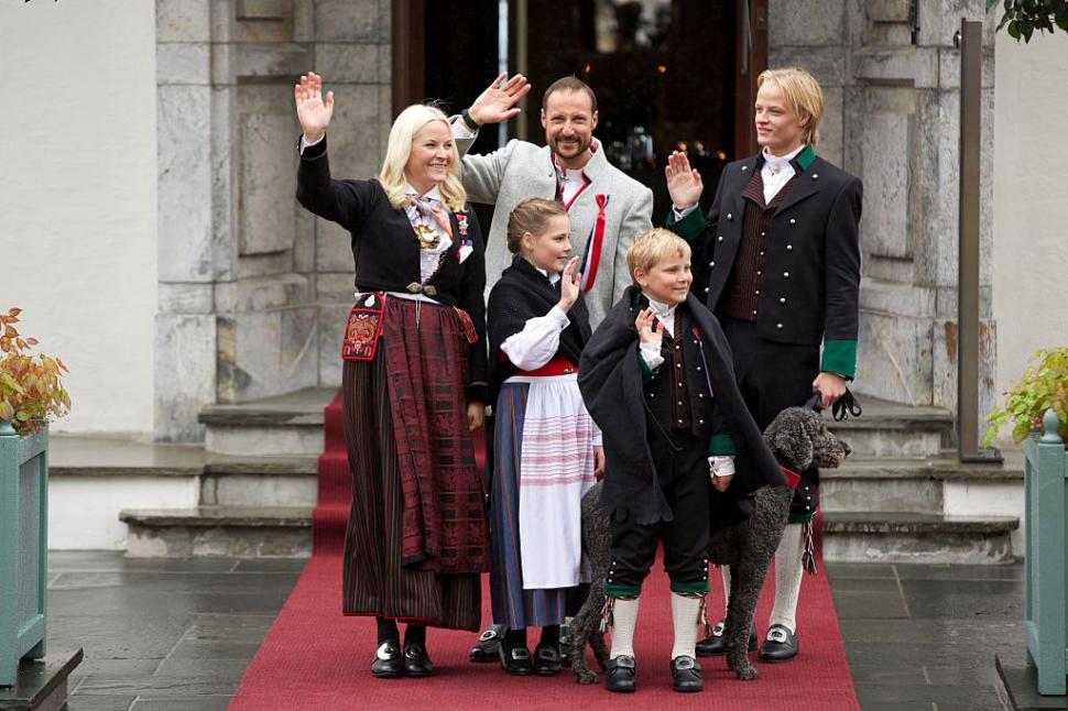 Fiul prințesei moștenitoare a Norvegiei a fost condamnat la 4 ani de închisoare pentru viol, chiar când mama lui este pe moarte 1076934