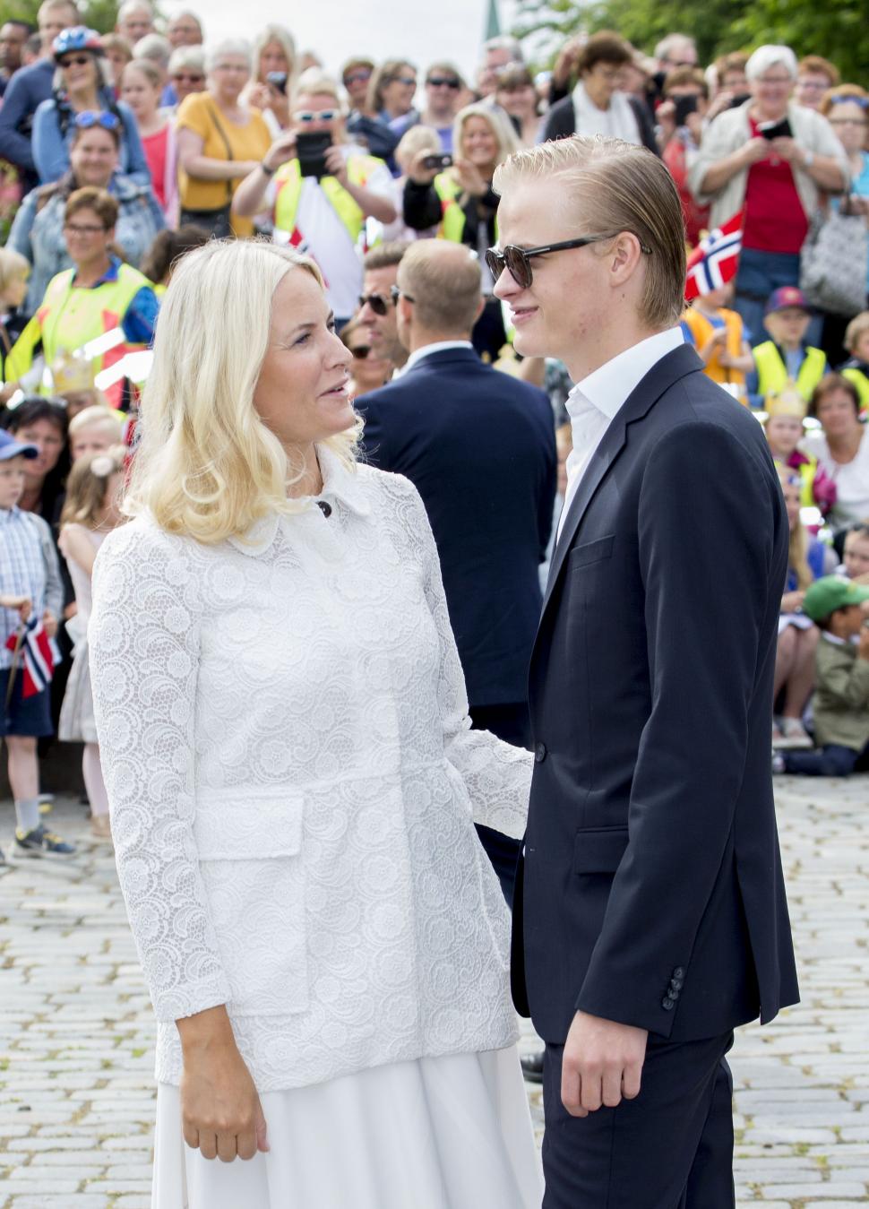Fiul prințesei moștenitoare a Norvegiei a fost condamnat la 4 ani de închisoare pentru viol, chiar când mama lui este pe moarte 1076935