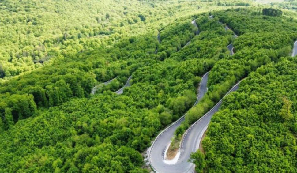 Șapte trasee frumoase cu mașina în România la fel de spectaculoase ca Transfăgărășanul, dar mult mai libere 1077094
