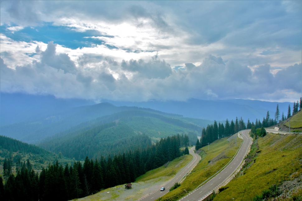 Șapte trasee frumoase cu mașina în România la fel de spectaculoase ca Transfăgărășanul, dar mult mai libere 1077097