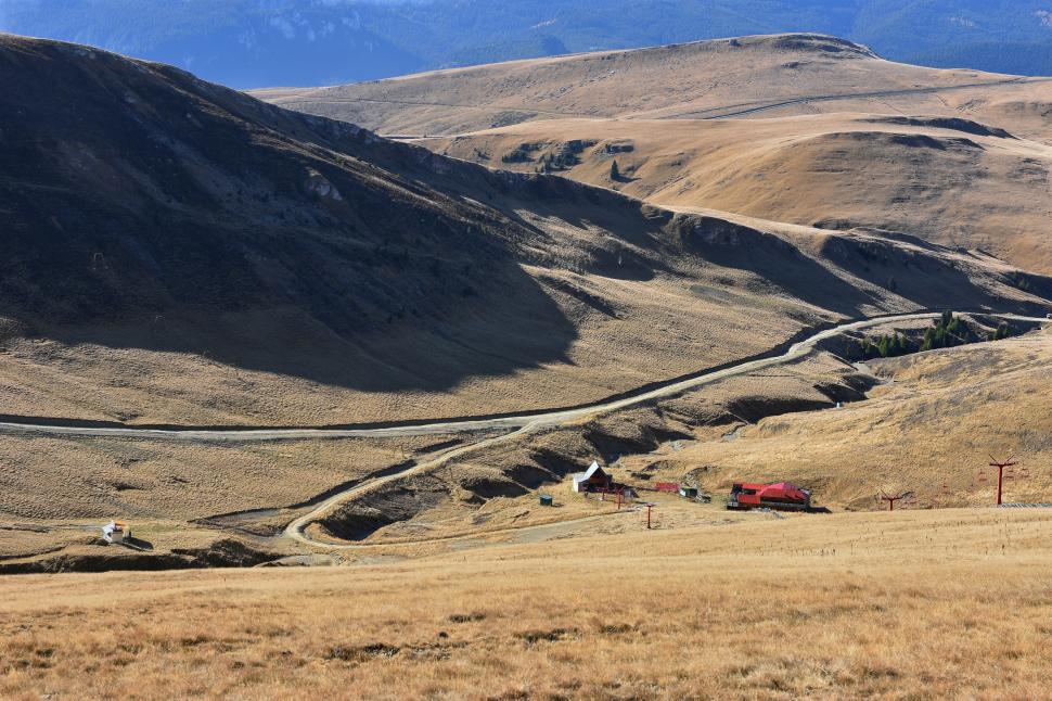 Șapte trasee frumoase cu mașina în România la fel de spectaculoase ca Transfăgărășanul, dar mult mai libere 1077098