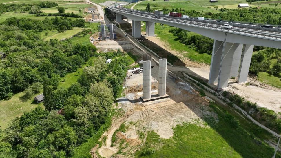 Stadiul lucrărilor pe cele patru loturi ale A13 Sibiu–Făgăraș: Autostrada strategică va scurta cu o oră drumul dintre Sibiu și Brașov  1077076