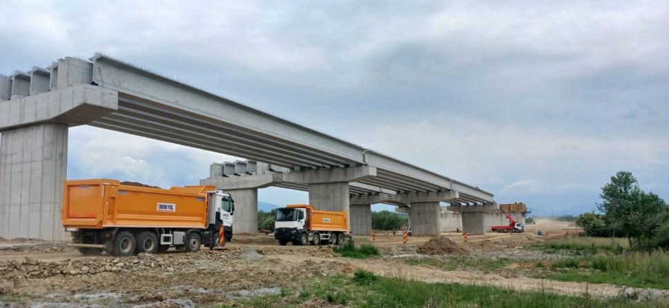 Stadiul lucrărilor pe cele patru loturi ale A13 Sibiu–Făgăraș: Autostrada strategică va scurta cu o oră drumul dintre Sibiu și Brașov  1077078