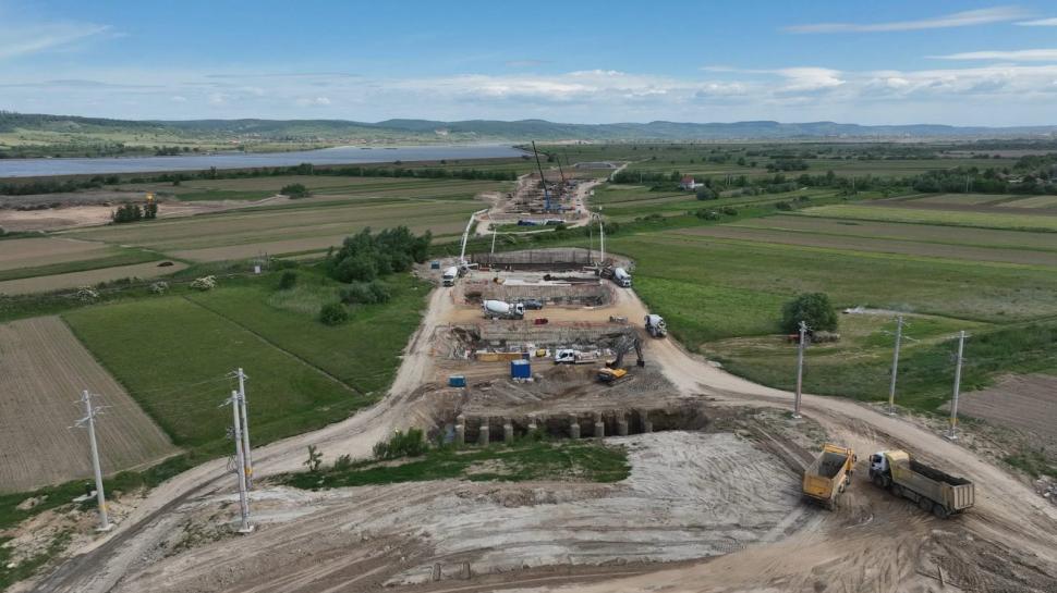 Stadiul lucrărilor pe cele patru loturi ale A13 Sibiu–Făgăraș: Autostrada strategică va scurta cu o oră drumul dintre Sibiu și Brașov  1077080