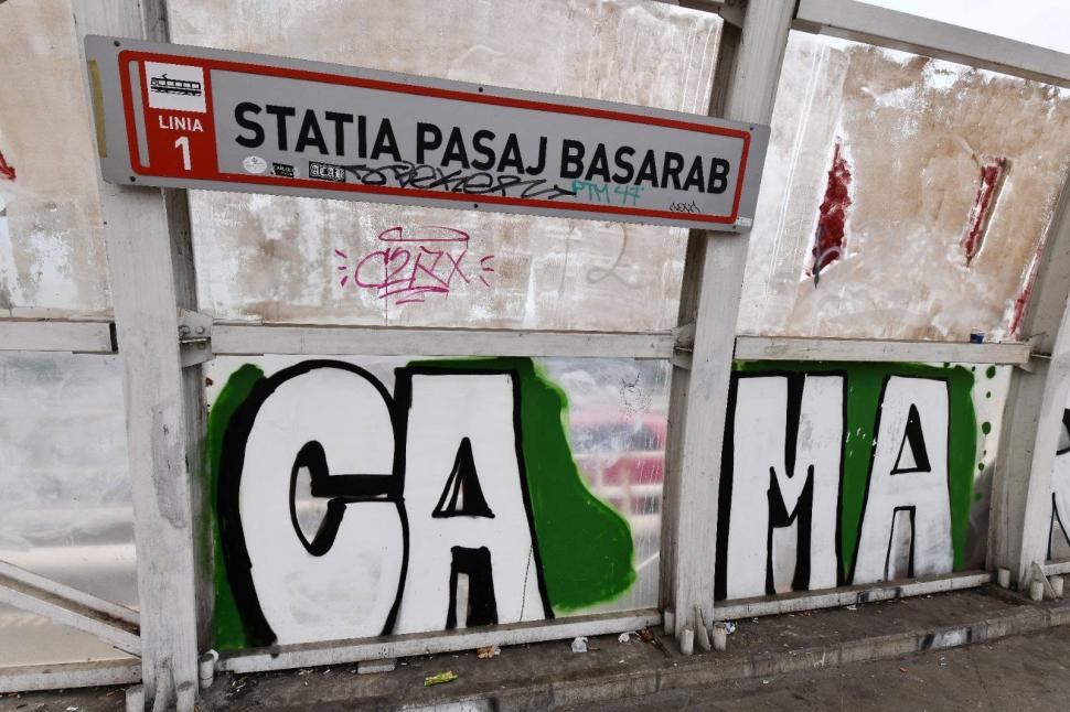 Pasajul Basarab din Bucureşti intră în reparaţii capitale. Imagini cu starea deplorabilă în care a ajuns. "E plin de rugină, degradat" 1077215