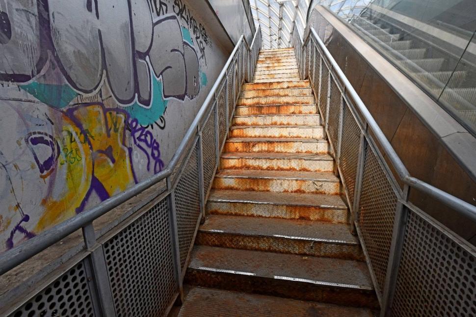 Pasajul Basarab din Bucureşti intră în reparaţii capitale. Imagini cu starea deplorabilă în care a ajuns. "E plin de rugină, degradat" 1077217