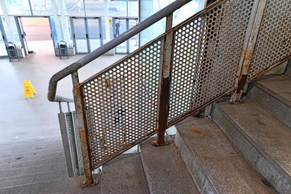 Pasajul Basarab din Bucureşti intră în reparaţii capitale. Imagini cu starea deplorabilă în care a ajuns. "E plin de rugină, degradat" 1077224