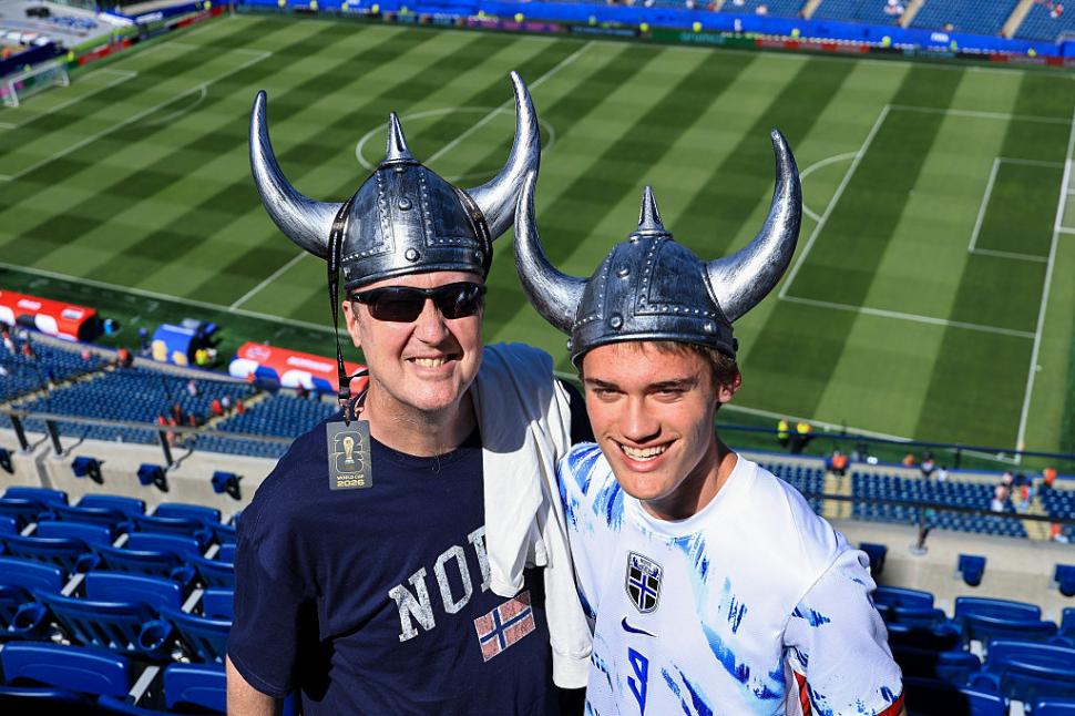 Norvegienii s-ar putea să aibă cei mai tari fani de la Cupa Mondială 2026. Vâslitul viking în sincron în tribune și la metrou 1077536