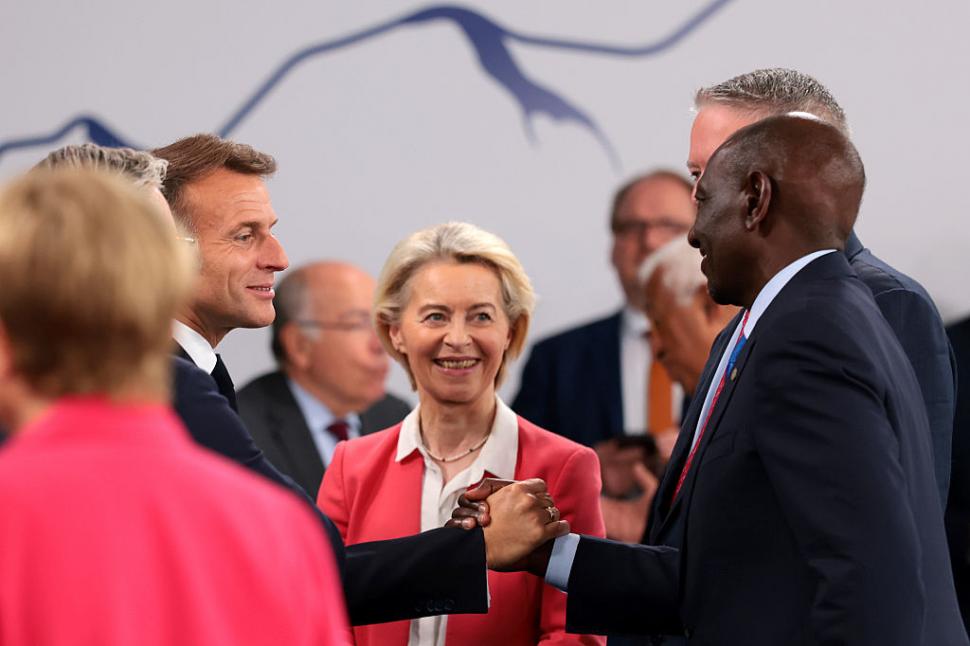 Cum l-a câștigat Macron pe Trump la reuniunea G7. Până la următoarea ceartă. Imaginile de culise ale summitului 1077703