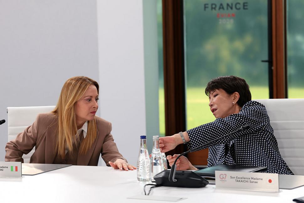 Cum l-a câștigat Macron pe Trump la reuniunea G7. Până la următoarea ceartă. Imaginile de culise ale summitului 1077705
