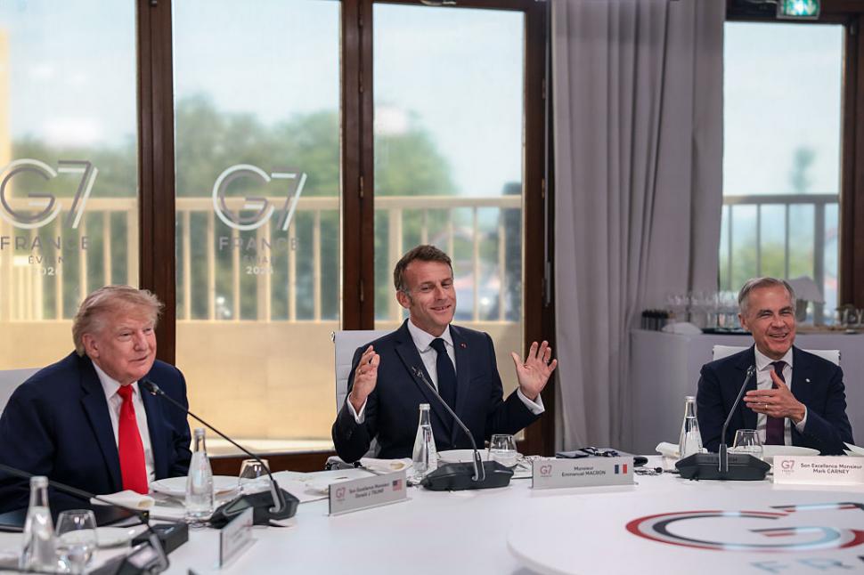 Cum l-a câștigat Macron pe Trump la reuniunea G7. Până la următoarea ceartă. Imaginile de culise ale summitului 1077709