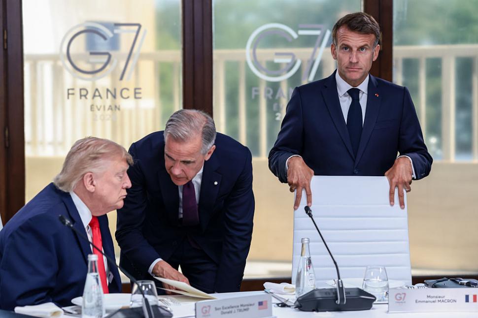 Cum l-a câștigat Macron pe Trump la reuniunea G7. Până la următoarea ceartă. Imaginile de culise ale summitului 1077712