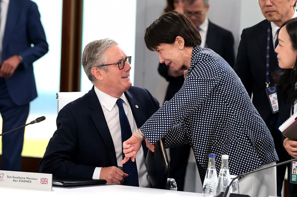 Cum l-a câștigat Macron pe Trump la reuniunea G7. Până la următoarea ceartă. Imaginile de culise ale summitului 1077713