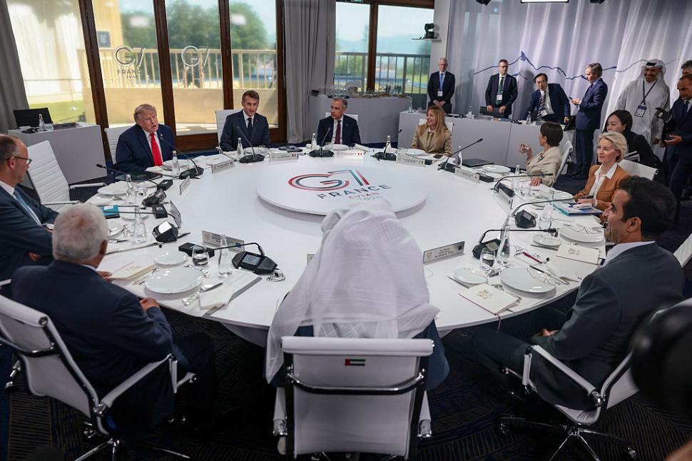 Cum l-a câștigat Macron pe Trump la reuniunea G7. Până la următoarea ceartă. Imaginile de culise ale summitului 1077715