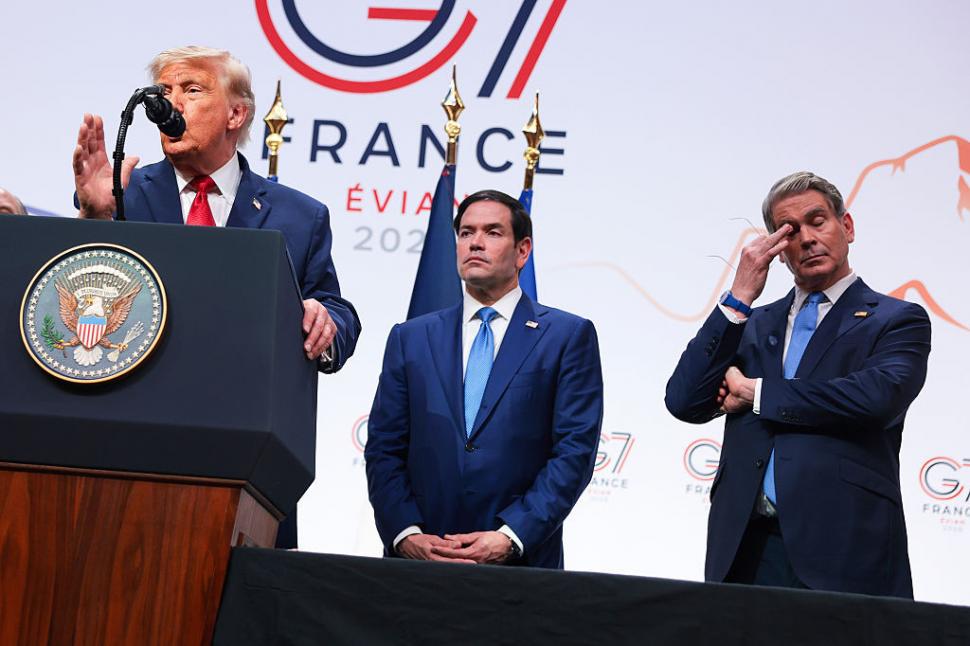 Cum l-a câștigat Macron pe Trump la reuniunea G7. Până la următoarea ceartă. Imaginile de culise ale summitului 1077718