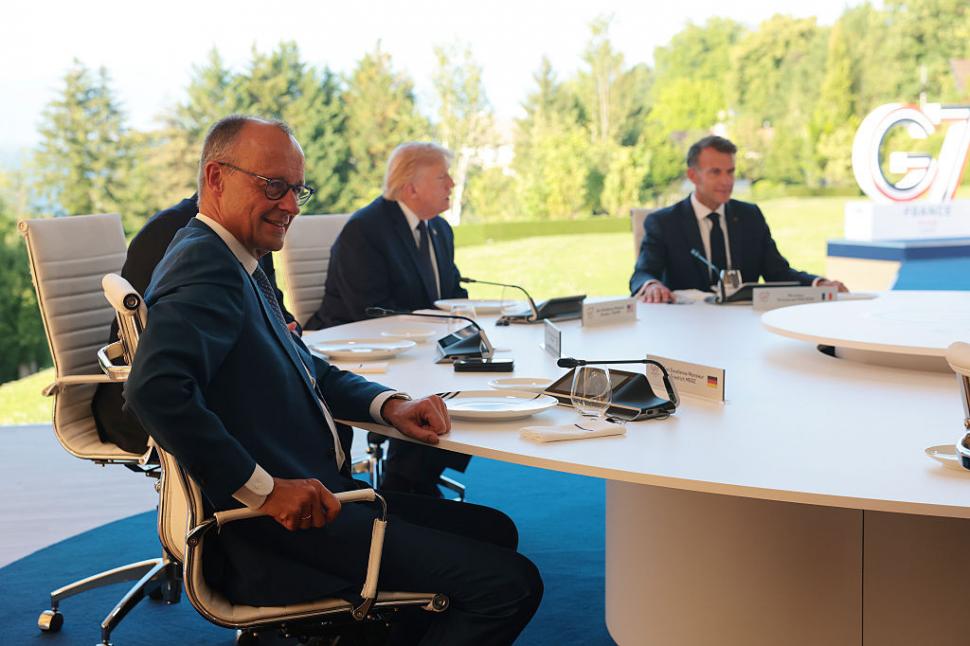 Cum l-a câștigat Macron pe Trump la reuniunea G7. Până la următoarea ceartă. Imaginile de culise ale summitului 1077725