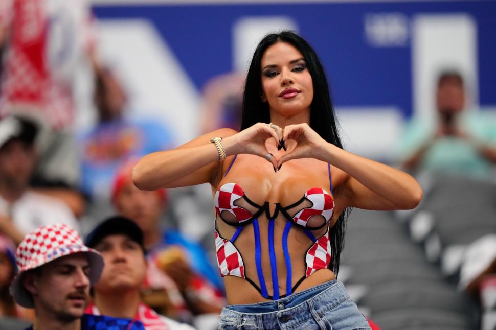 Ivana Knoll a venit și la Cupa Mondială 2026 iar prezența ei a încins atmosfera. Dar, din păcate, asta nu a ajutat echipa Croației 1077766