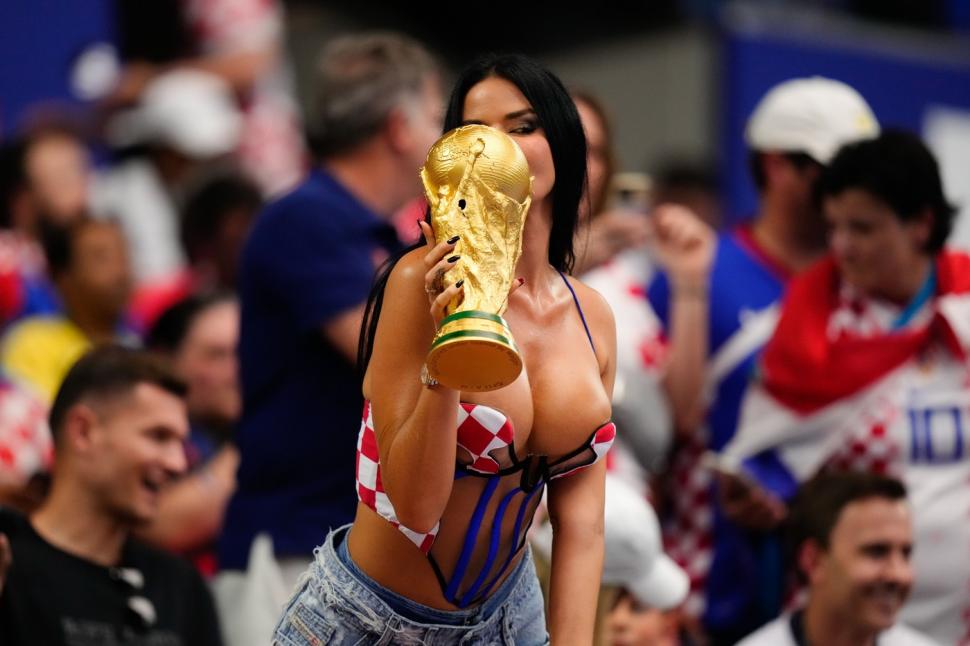 Ivana Knoll a venit și la Cupa Mondială 2026 iar prezența ei a încins atmosfera. Dar, din păcate, asta nu a ajutat echipa Croației 1077769