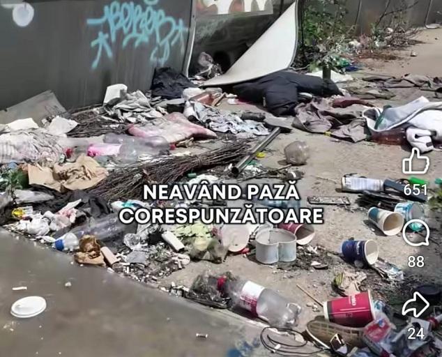 Trotuarul rulant care leagă Gara de Nord de Gara Basarab va fi dărâmat. A costat 2,2 milioane de euro şi a ajuns un focar de infecţie 1077786