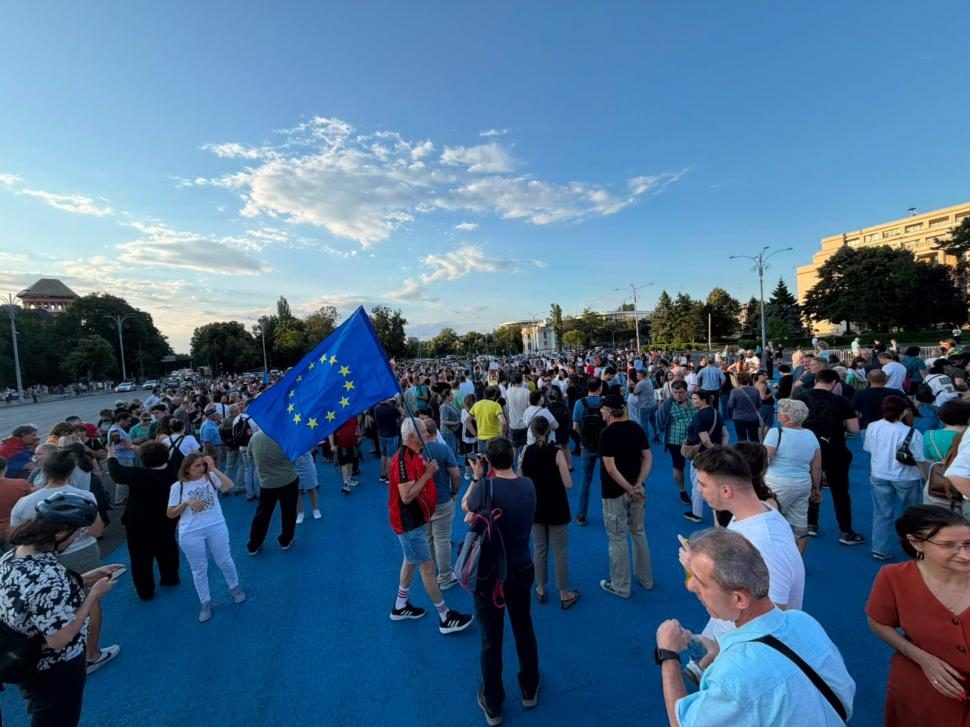 Protest în Piața Victoriei, după anunțarea dosarului Ciucu la DNA și sentința în cazul Fritz 1078233