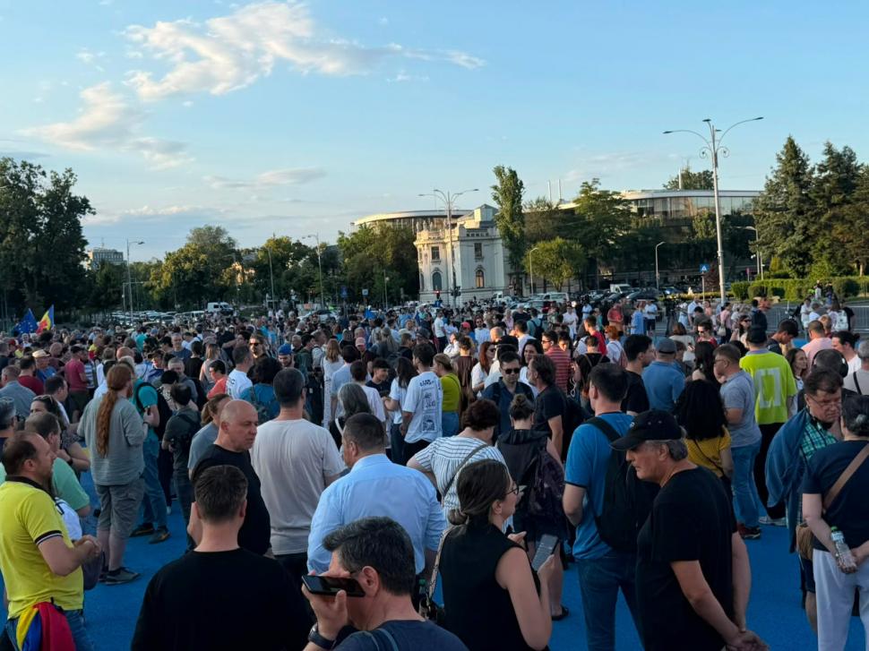 Protest în Piața Victoriei, după anunțarea dosarului Ciucu la DNA și sentința în cazul Fritz 1078236