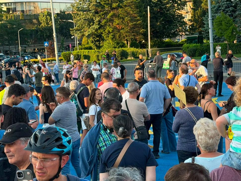Protest în Piața Victoriei, după anunțarea dosarului Ciucu la DNA și sentința în cazul Fritz 1078238