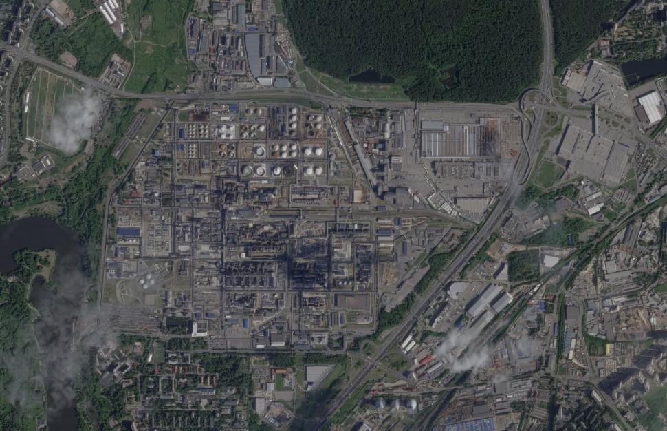 Cum arată rafinăria din Moscova bombardată intens de dronele ucrainene. Procesarea petrolului a fost oprită din cauza avariilor 1078327