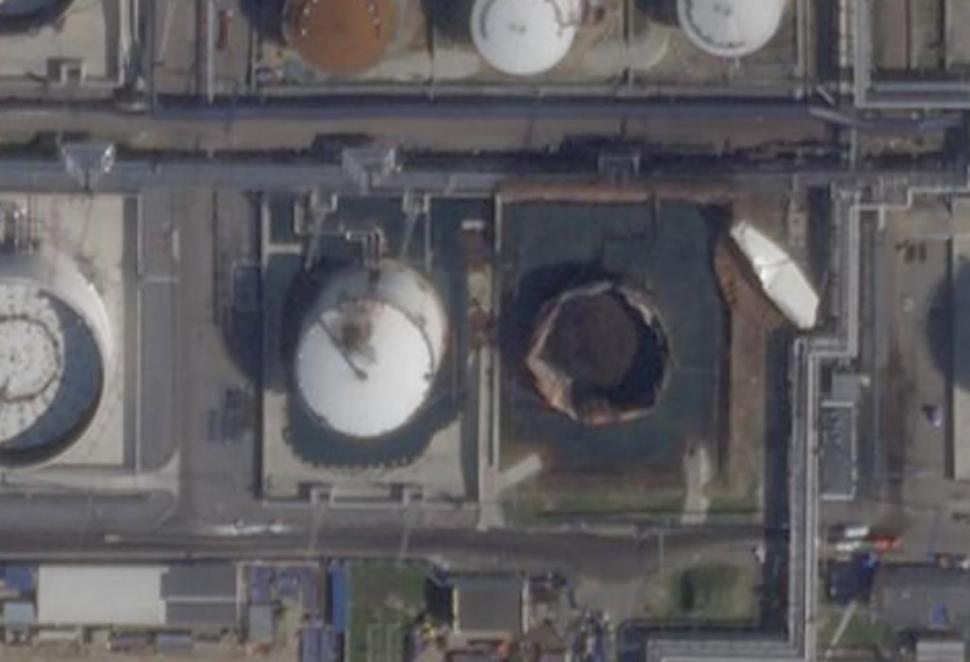 Cum arată rafinăria din Moscova bombardată intens de dronele ucrainene. Procesarea petrolului a fost oprită din cauza avariilor 1078328
