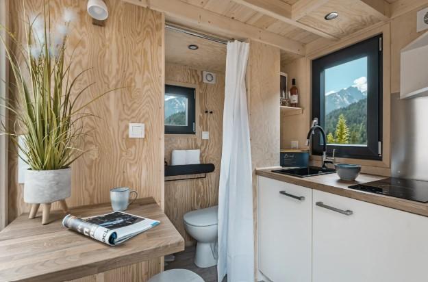 Cum arată casa de doar 10 metri pătraţi care are bucătărie, baie şi dormitor. Se vinde cu 27.000 de euro 1078664