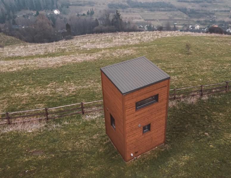 Cum arată casa de doar 10 metri pătraţi care are bucătărie, baie şi dormitor. Se vinde cu 27.000 de euro 1078669