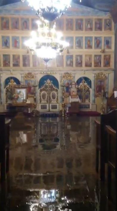 Furtună apocaliptică la Sibiu. Un spital şi o biserică au fost inundate, la fel şi sedii de Poliţie. A fost dezastru şi în alte judeţe 1078779