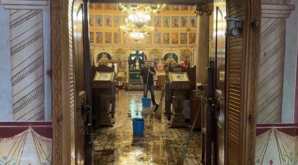 Furtună apocaliptică la Sibiu. Un spital şi o biserică au fost inundate, la fel şi sedii de Poliţie. A fost dezastru şi în alte judeţe 1078781