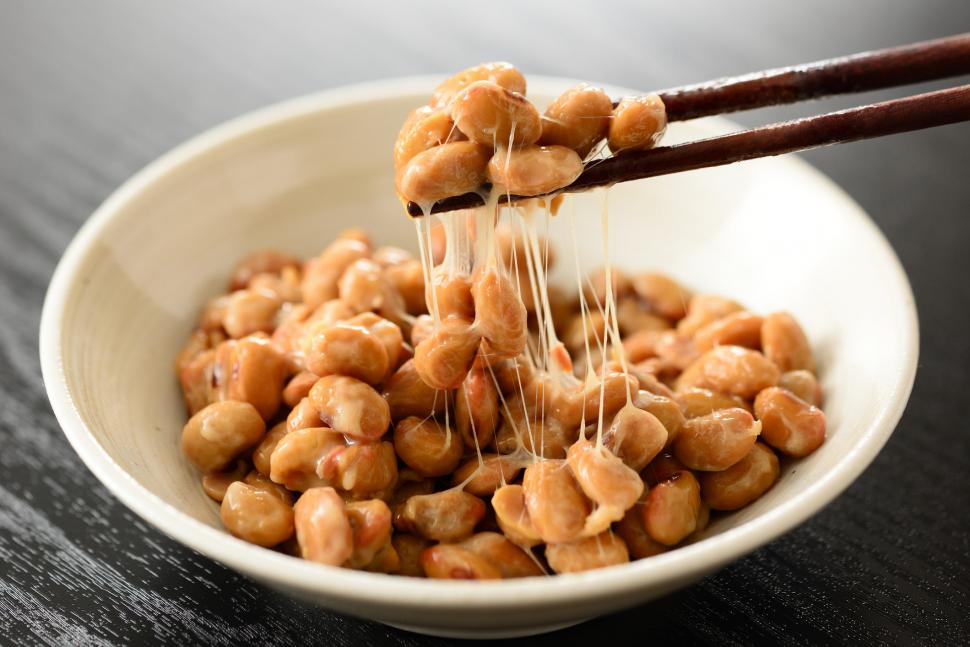  O mâncare japoneză considerată „superaliment” dezgustă şi seduce în acelaşi timp lumea: Exporturile s-au triplat. Cum se prepară natto 1078593