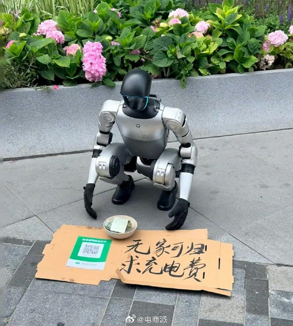 Un robot umanoid a ieșit la cerșit pe o stradă din China. Spunea că „nu are bani să se reîncarce” 1078559
