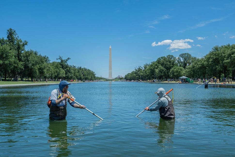 Bazinul reflectorizant din Washington va fi golit, după ce apa a devenit verde din cauza algelor. Trump acuză şi acte de vandalism 1079094