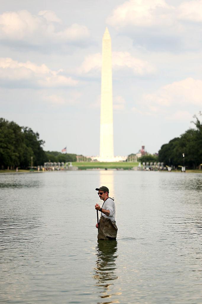 Bazinul reflectorizant din Washington va fi golit, după ce apa a devenit verde din cauza algelor. Trump acuză şi acte de vandalism 1079097
