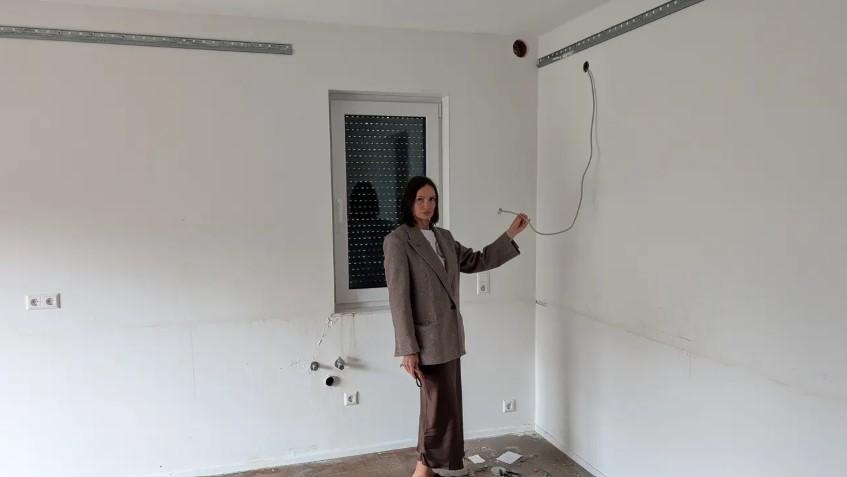 O femeie care și-a închiriat casa a fost șocată s-o găsească goală. Chiriașii au plecat cu mobila și chiar cu vasul de WC 1078955