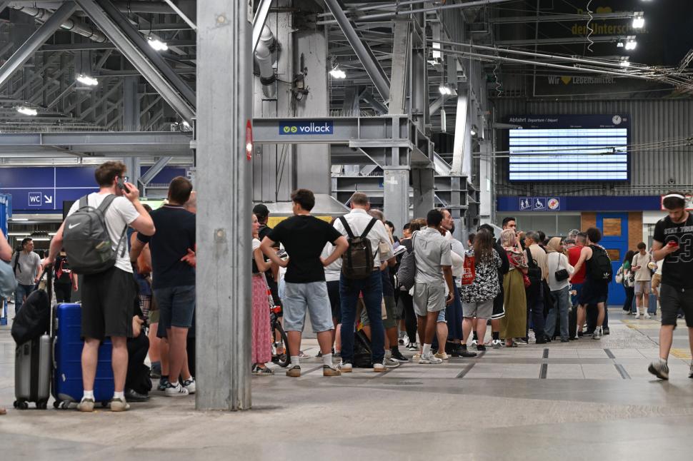 Haos în Germania: Toate trenurile au fost oprite la nivel național din cauza unei defecțiuni tehnice 1079195